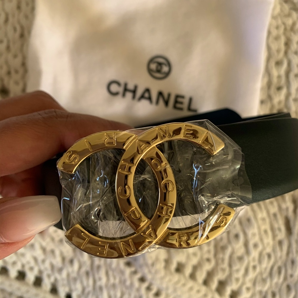 BRAND NEW CHANEL BELT - 2020 Interlocking Chanel CC Logo Belt - size medium